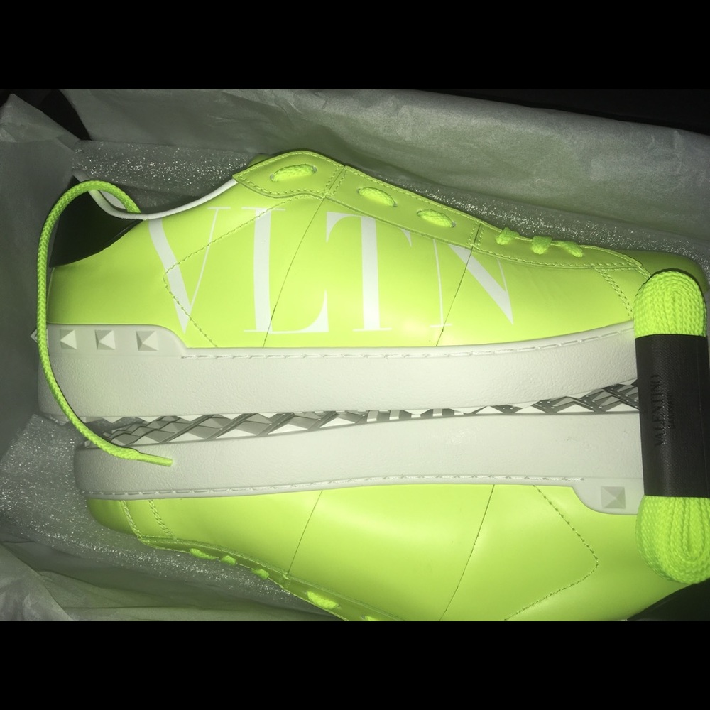 Valentino Garavani VLTN Logo Low Top Sneakers